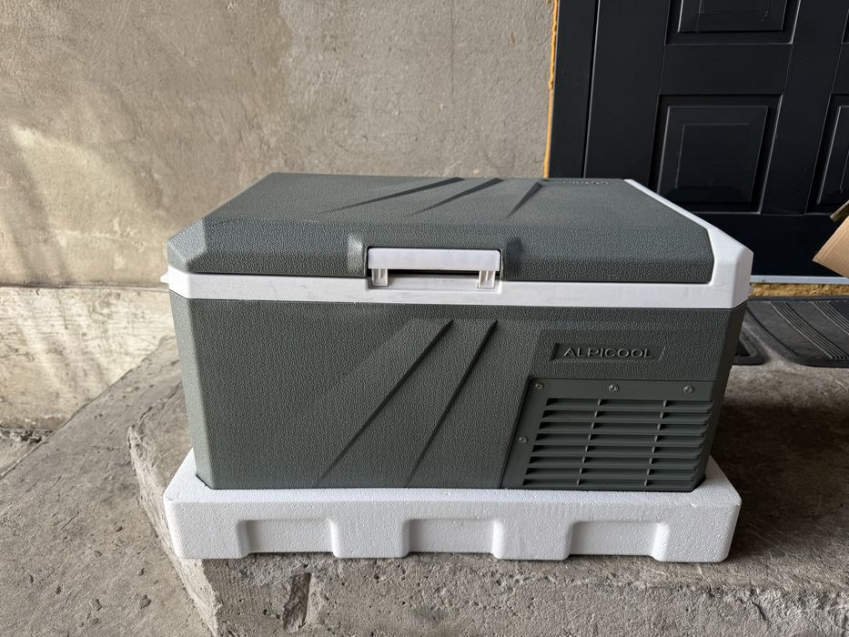 Автомобильный холодильник. 12/24 /220 v