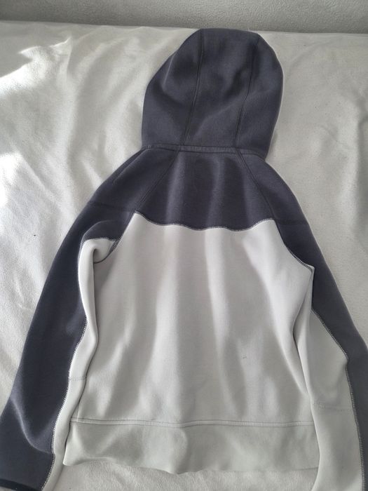 Vând hanorac nike tech