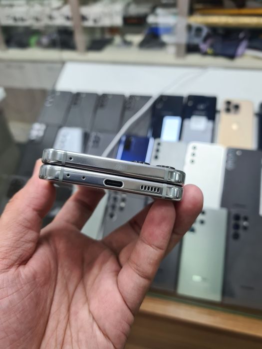 Samsung Z Flip5 8/256GB