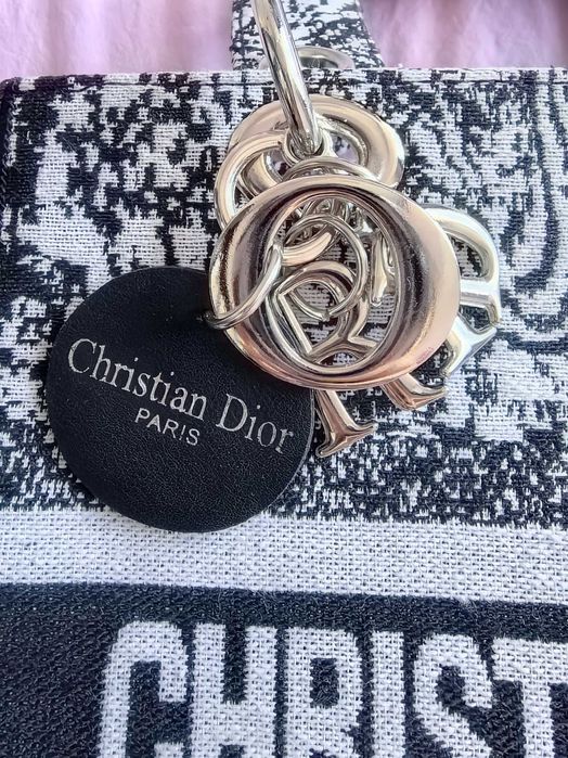 Бяло/черно чанта Christian dior