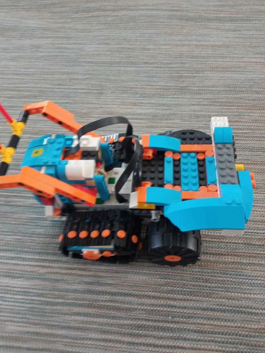 Lego Boost 4-1 controlat de pe telefon