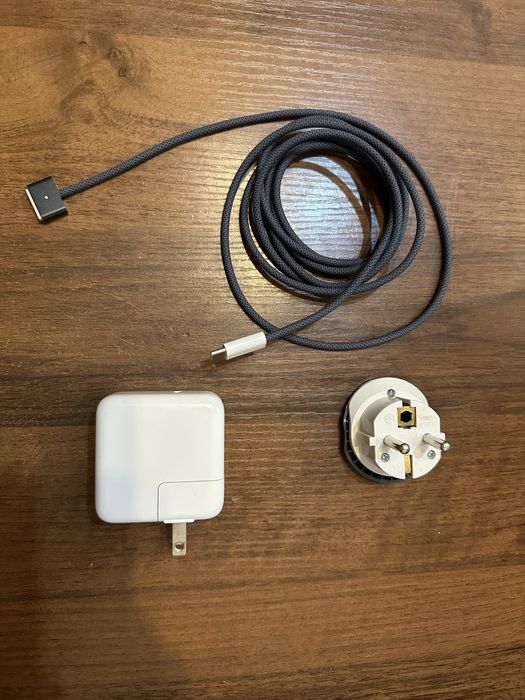 Macbook air m3 8/256 в идеале срочно