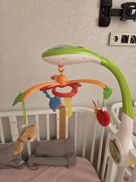 Музыкальный мобиль-проектор Chicco Magic Forest