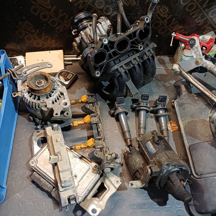 Toyota Yaris 1.0 69к.с.на части