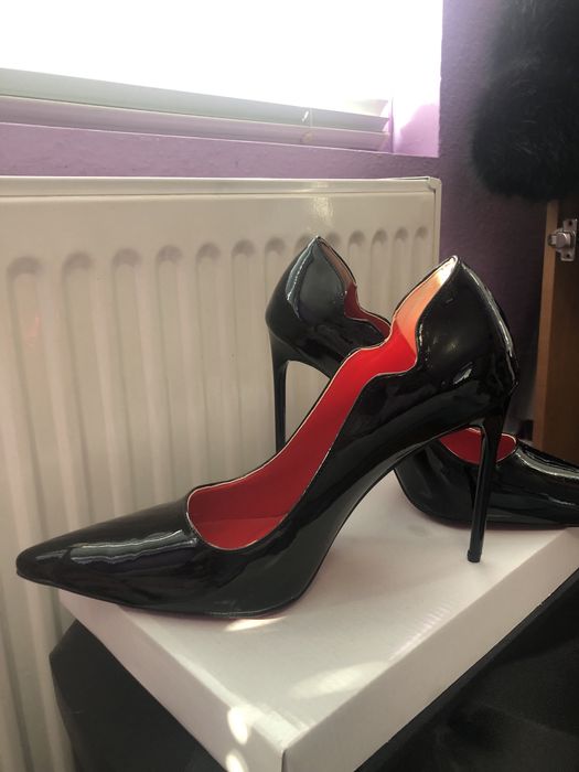 Черни високи токчета