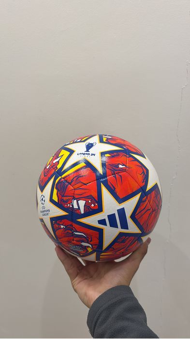 Футбольный мяч Adidas