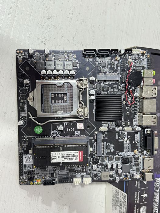 Asus PRIME B360M-D platasi holati ideal koropka 4 GB rami ham bor……..