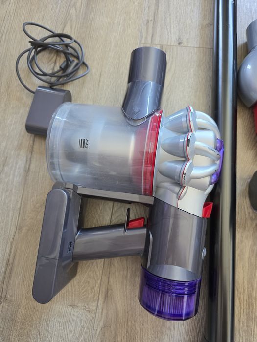 Aspirator vertical Dyson V8 Absolute