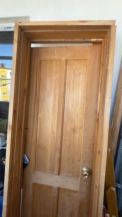 Продам деревянный дверь