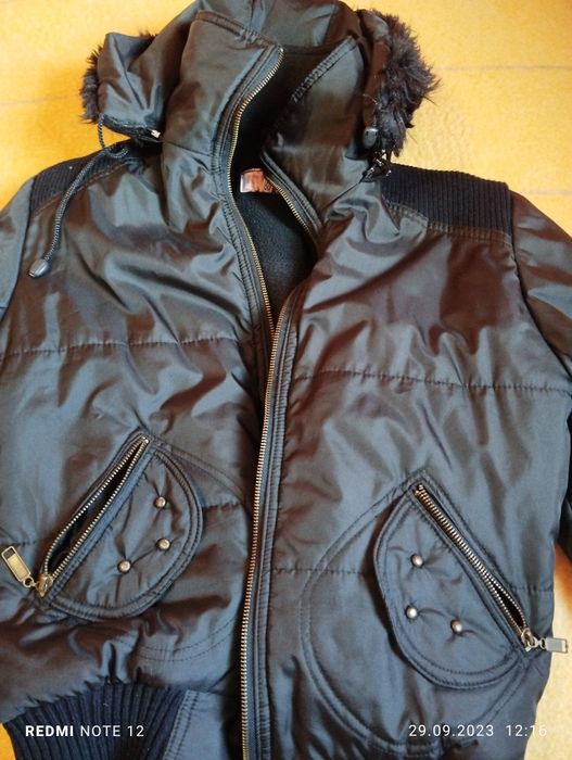 Продавам две якета.