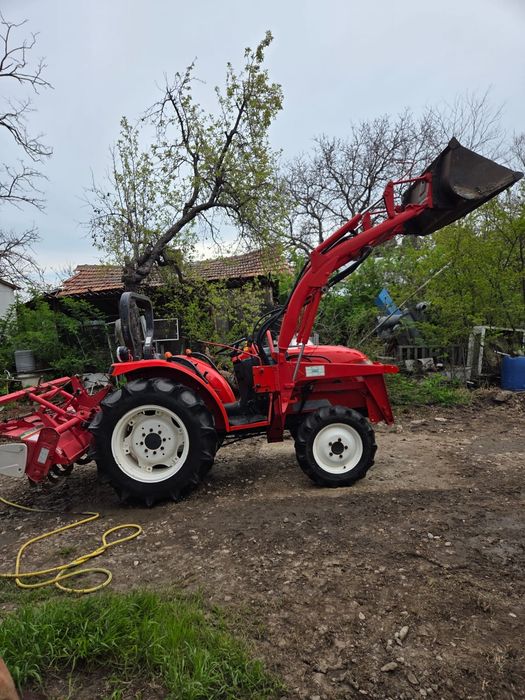 Încărcător frontal  + tractor Yanmar