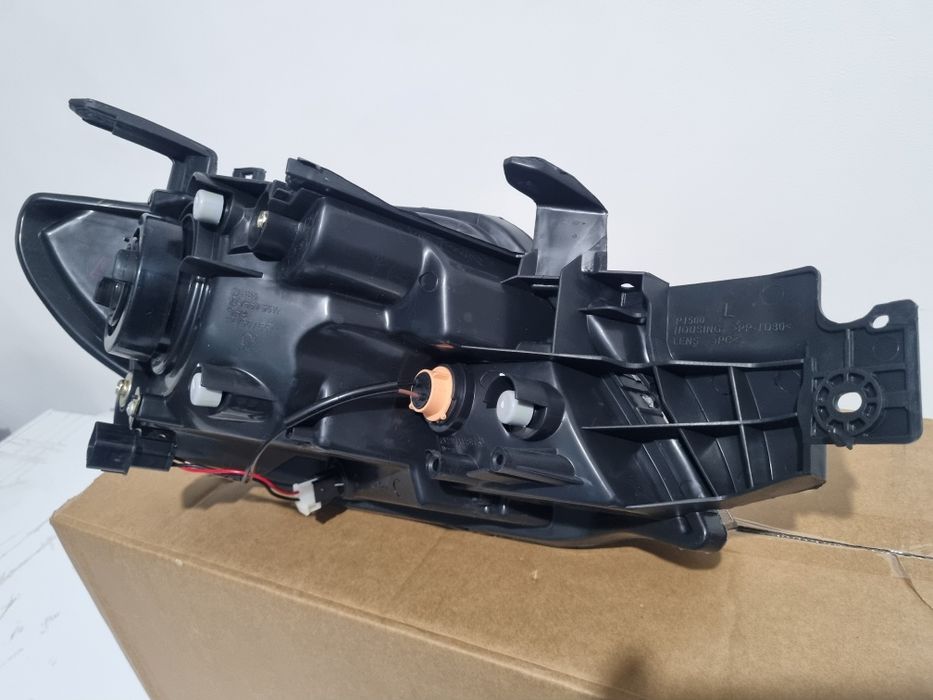 Мицубиси аутлендер фара