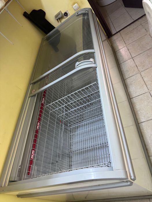 Vitrină frigorifică