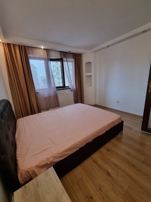 Apartament 3 camere decomandat-2 balcoane + boxa-Zona Casa de Cultura