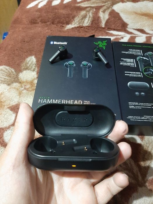 Vând căști Razer Hammerhead True Wireless defecte în stare buna