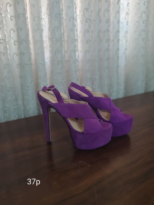 Туфли лобутены высокий каблук