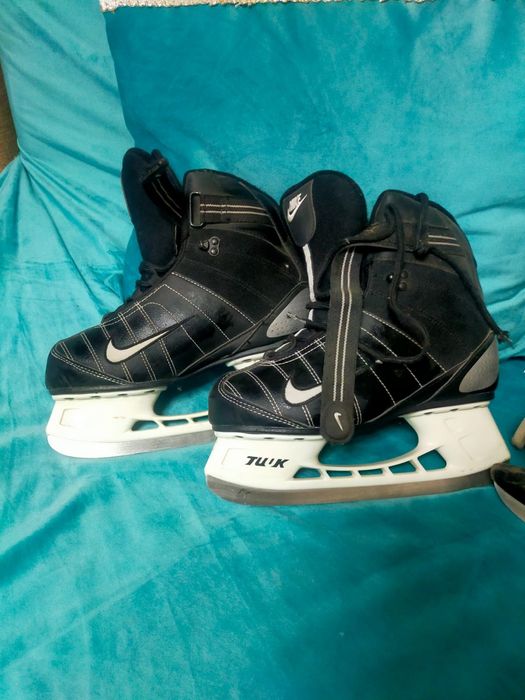 Коньки продаются