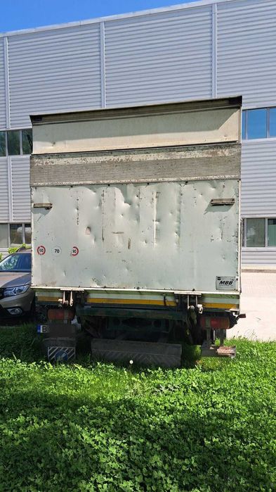 Mercedes atego 818 7,5T  12 paleti