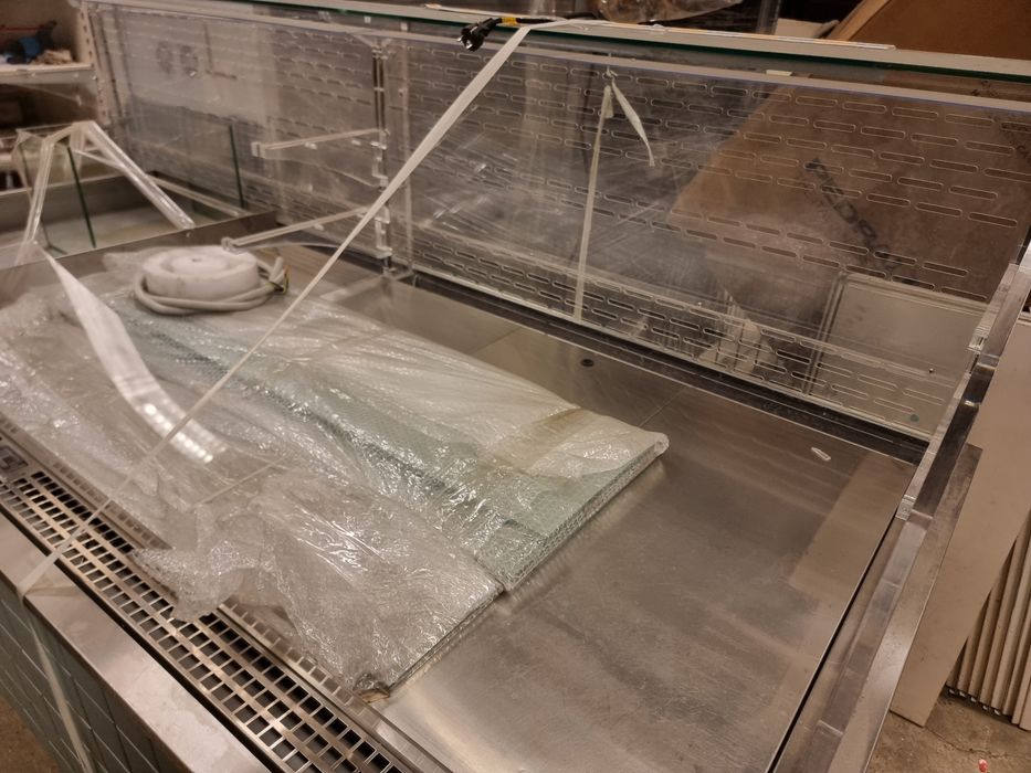 Linie autoservire impinge tava cald-rece