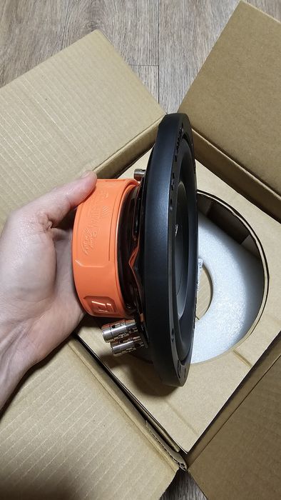 Динамик сабвуфера