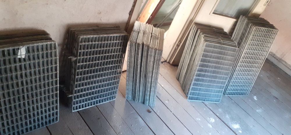 Метални клетки за зайци