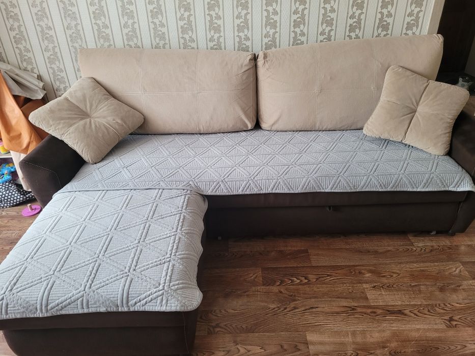 Продаётся диван в хорошем состояние