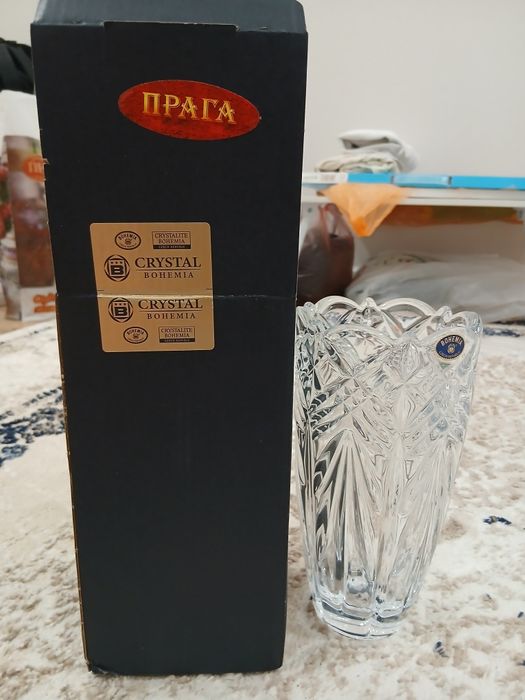 Продам ваза Прага новая
