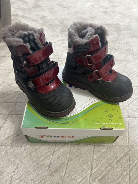 Продам детскую обувь