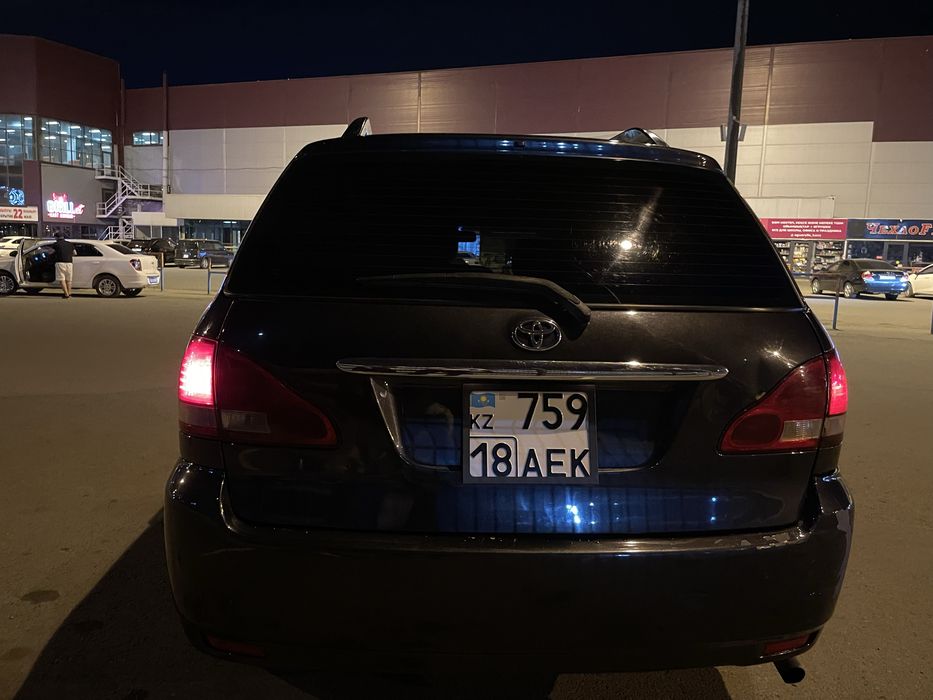 Toyota. Avensis  verso.