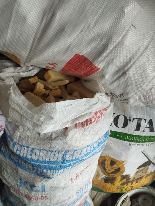 Qotgan non bor 45 ming soʻmdan uch qop bor toza non