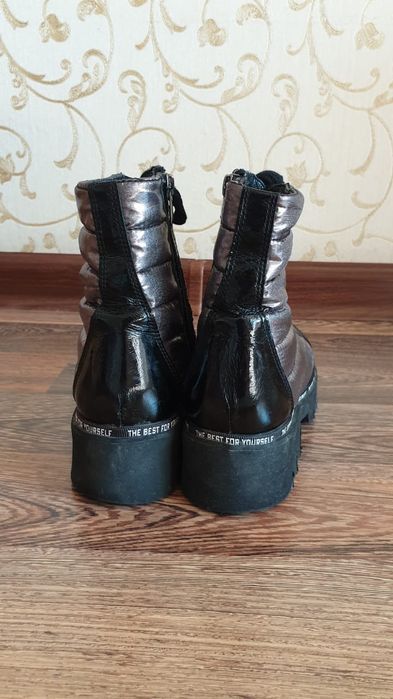 Ботинки  девушки.