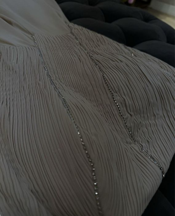 Вечернее платье молочный цвет