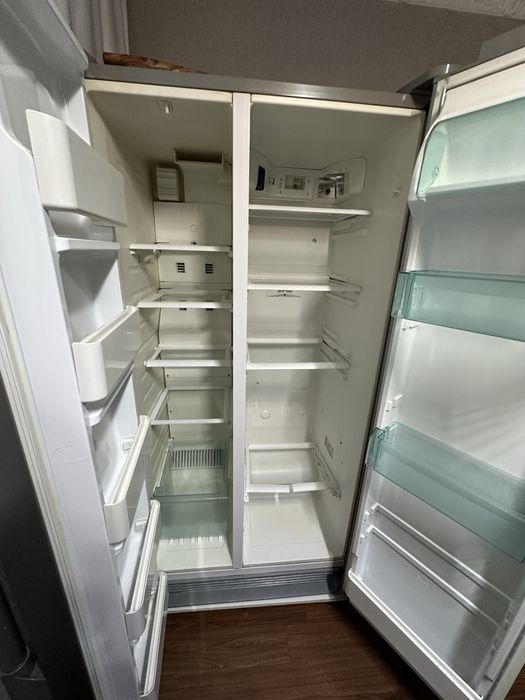 Холодильник Hotpoint Ariston