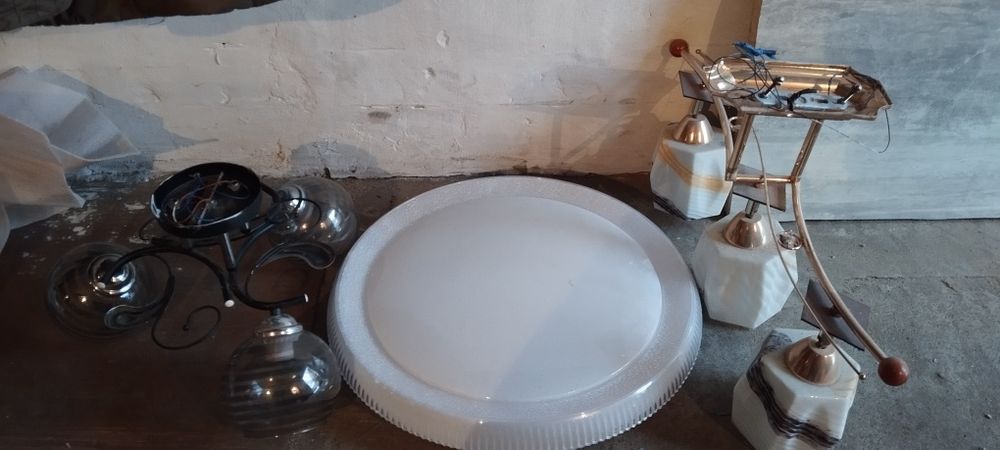 Продам люстры в отличном состоянии