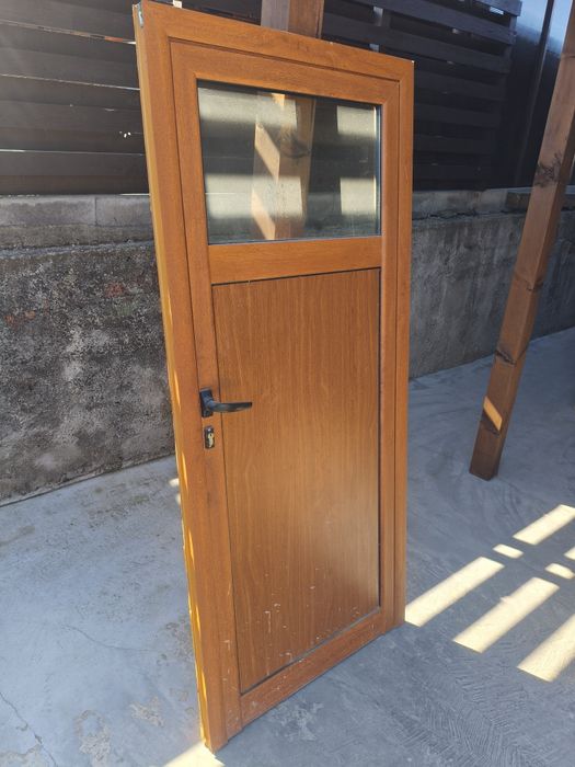 Алуминиева врата златен дъб