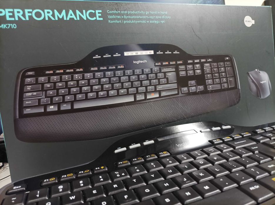 Комплект, безжични мишка и клавиатура Logitech МК710
