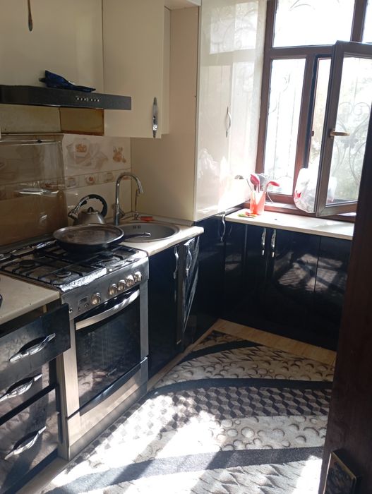 Qizlarga kvartira Amali Fanlari Oldida Sergili