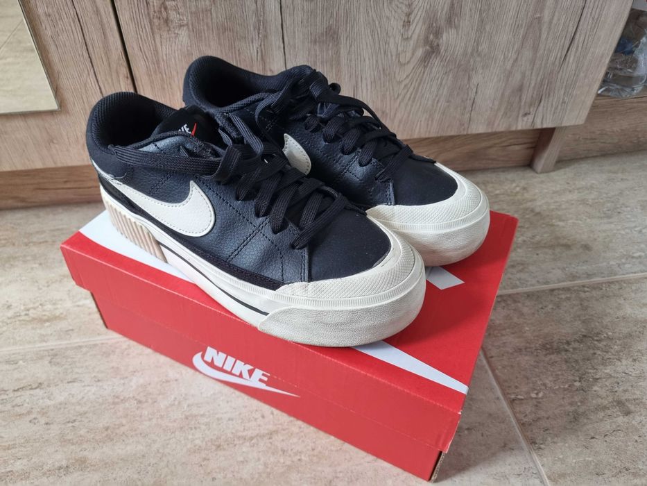 Дамски маратонки Nike