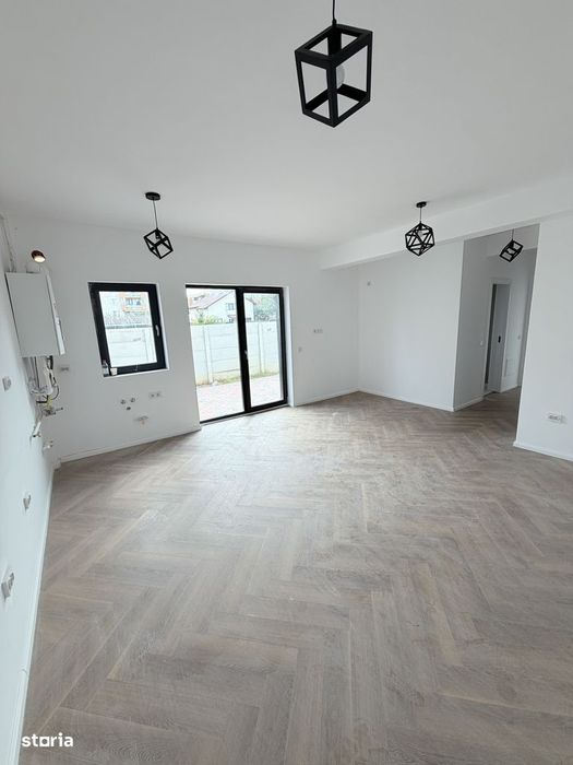 2 camere, curte și mansardă
