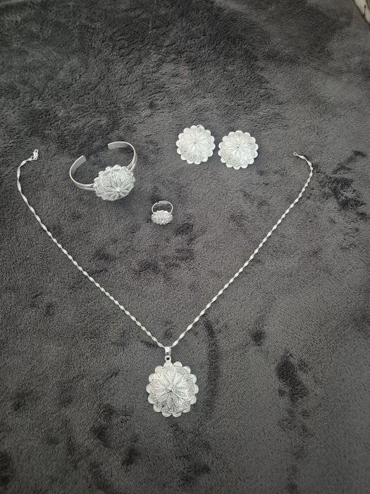 Set superb de bijuterii nou