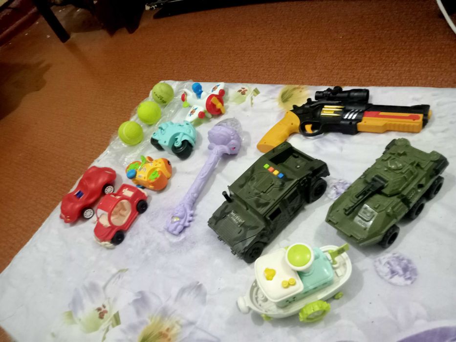 Игрушки разные .