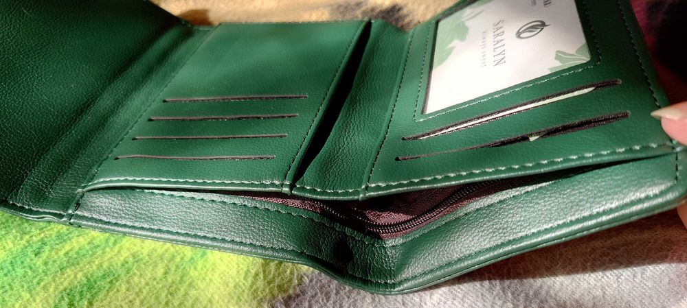 Малък кожен портфейл