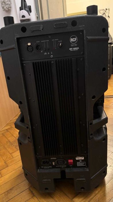 Vând 4 boxe active  2 x Mackie TOP + 2 x RCF SUB – ideal DJ/evenimente