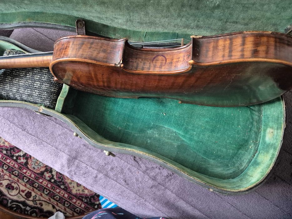 Vand vioară veche, tip Stradivarius în stare bună