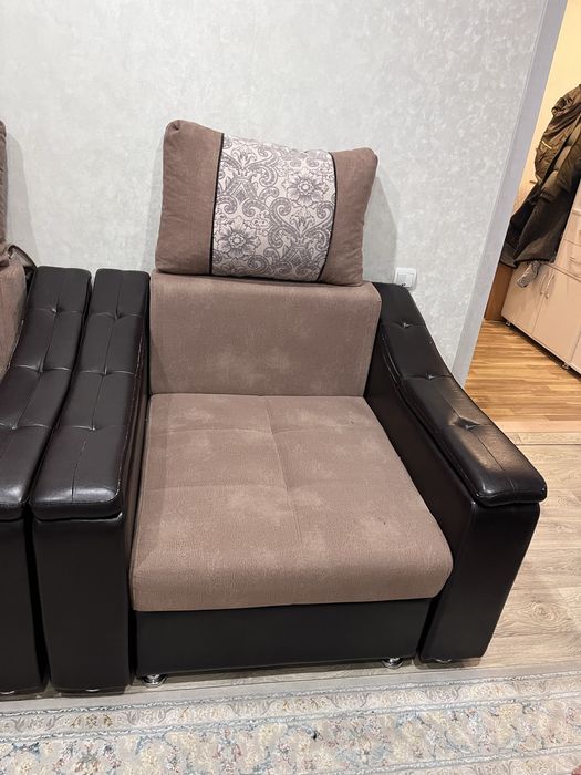 Продаю диван с креслом