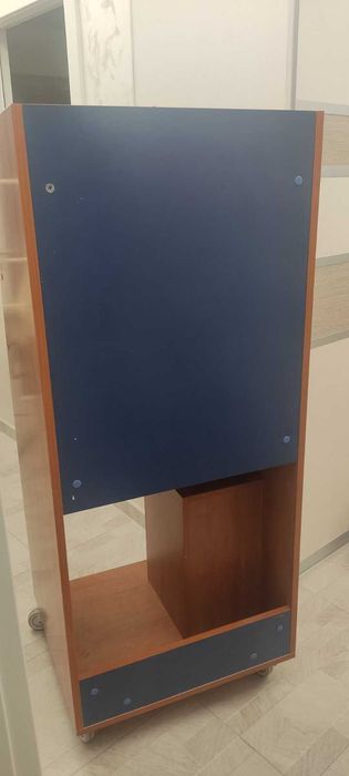 Бюро, шкаф за компютър, шкаф за монитор / телевизор