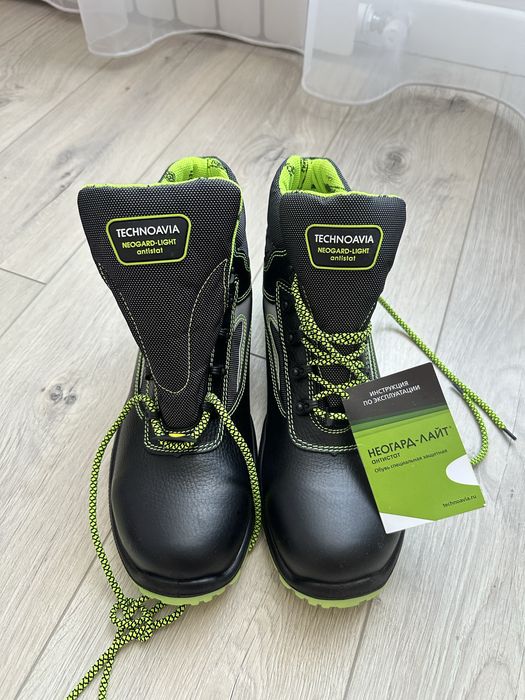 Продам мужские ботинки