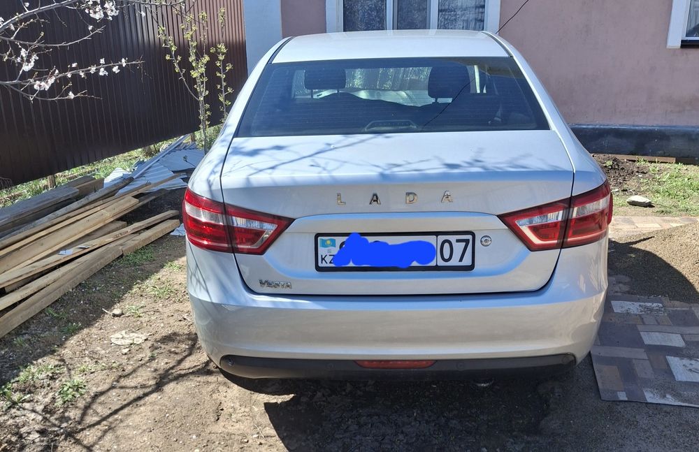 Лада VESTA 2017 года