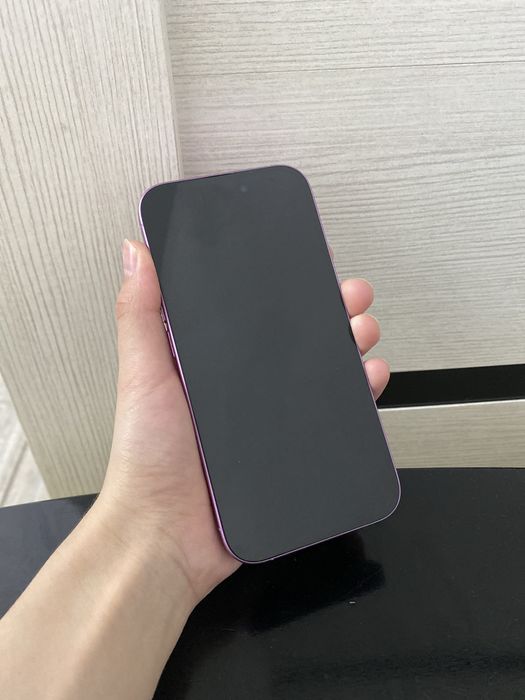 iPhone 16 pink