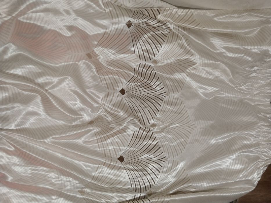 Продам две шторы теневые